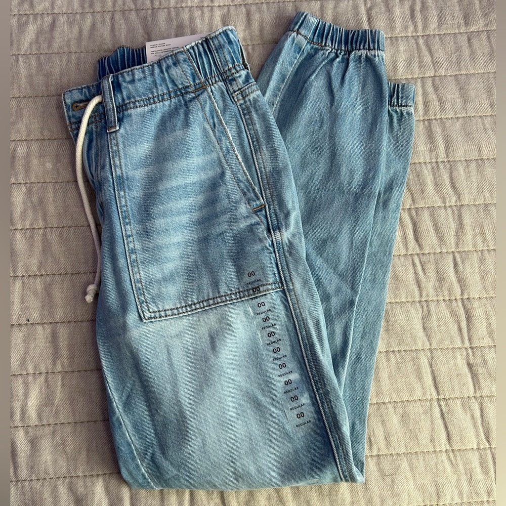 American Eagle mid-rise tomgirl joggers